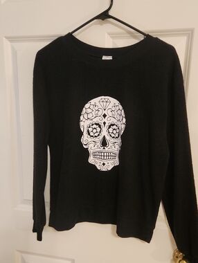 No Boundaries Black Pullover with White Tag Detail